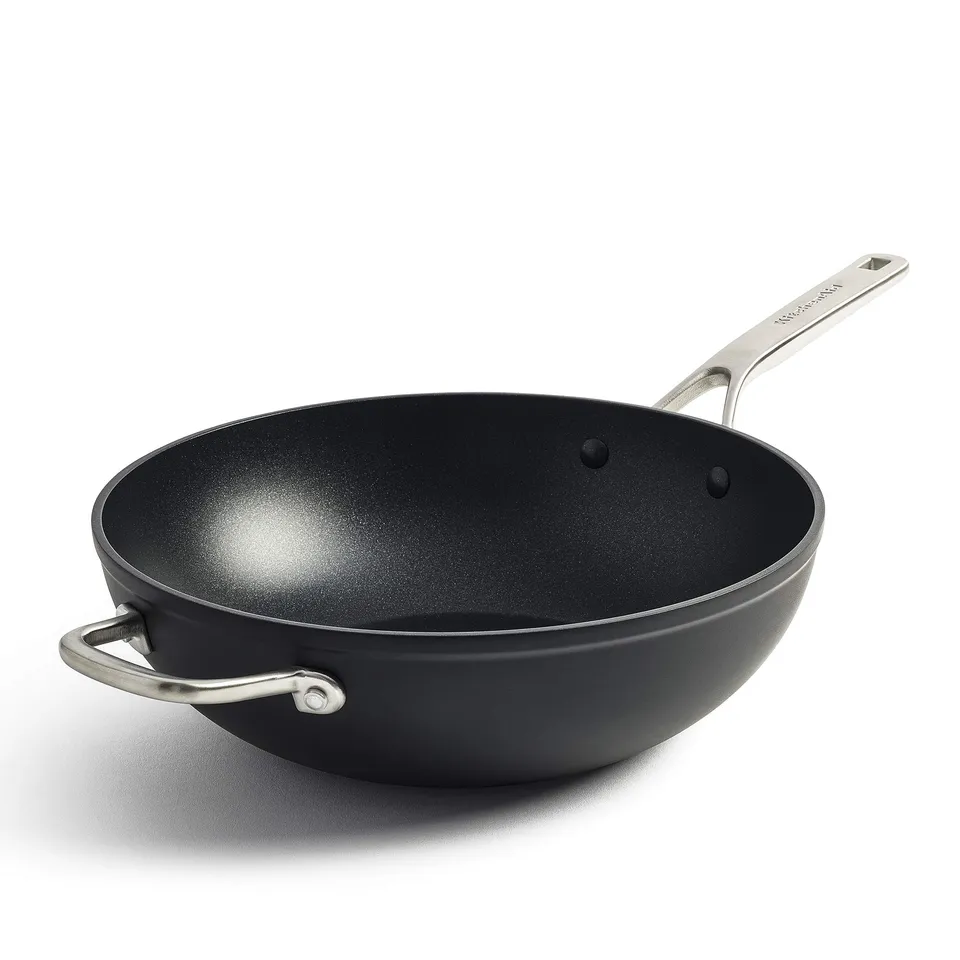 kitchenaid-classic-wok-antiadh-sif-3-couches-en-aluminium-forg-30-cm-5-l-poign-e image 1
