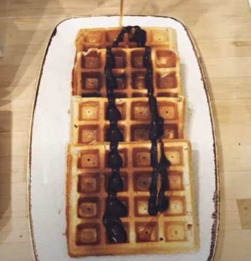 Une gaufre sur deux collée