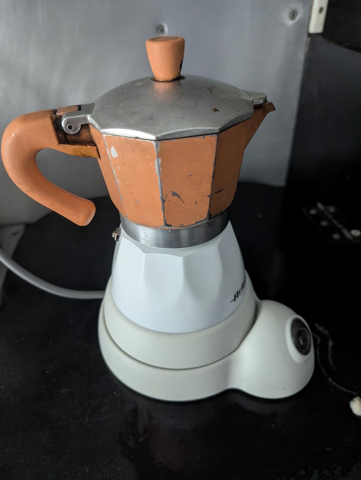 Le café du matin sans surveillance