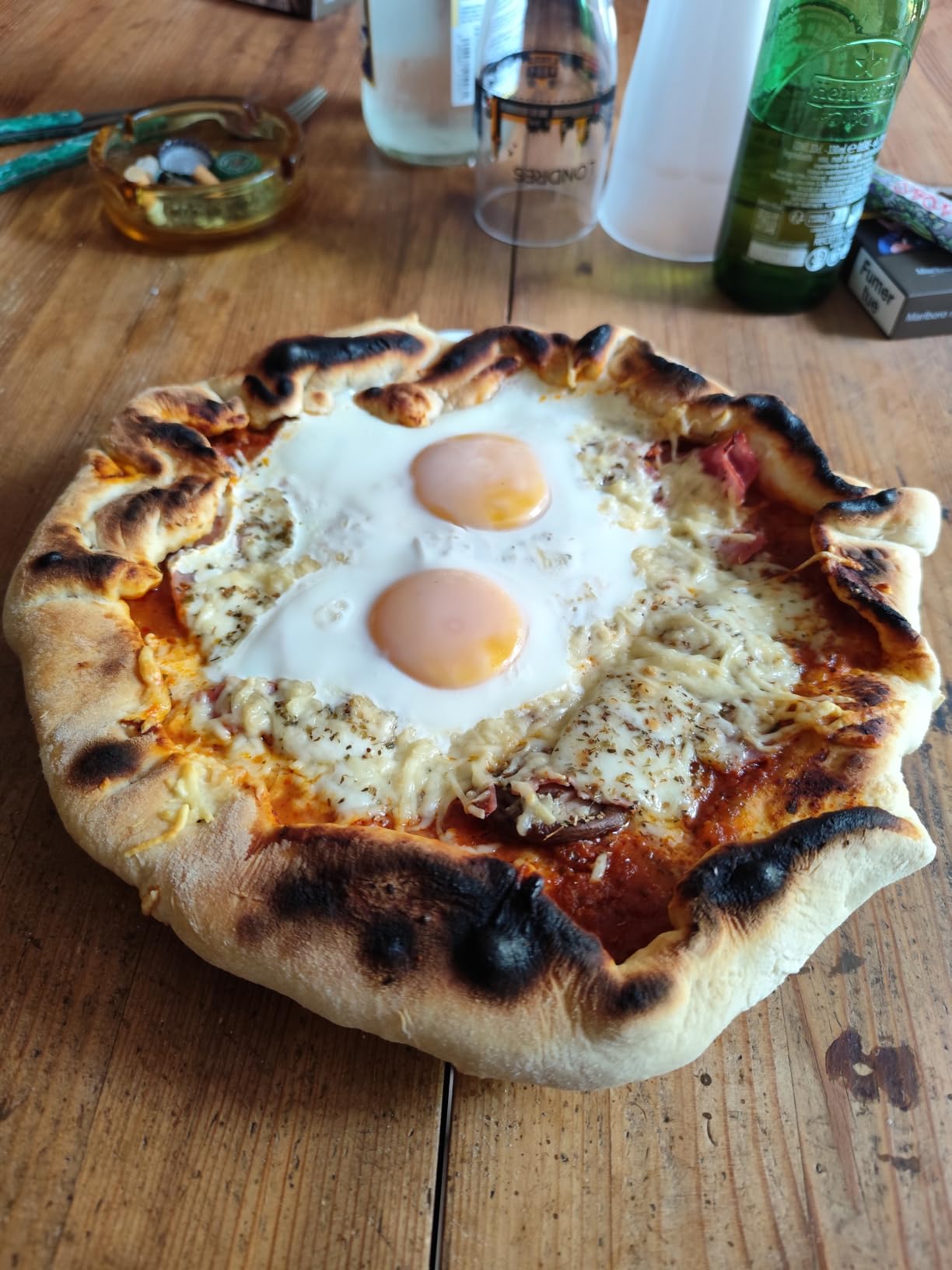 Pizza napolitaine comme à Naples