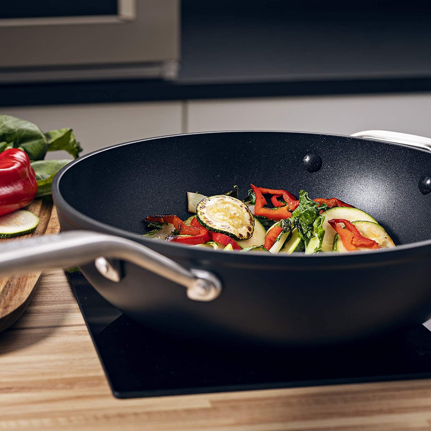 kitchenaid-classic-wok-antiadh-sif-3-couches-en-aluminium-forg-30-cm-5-l-poign-e image 5