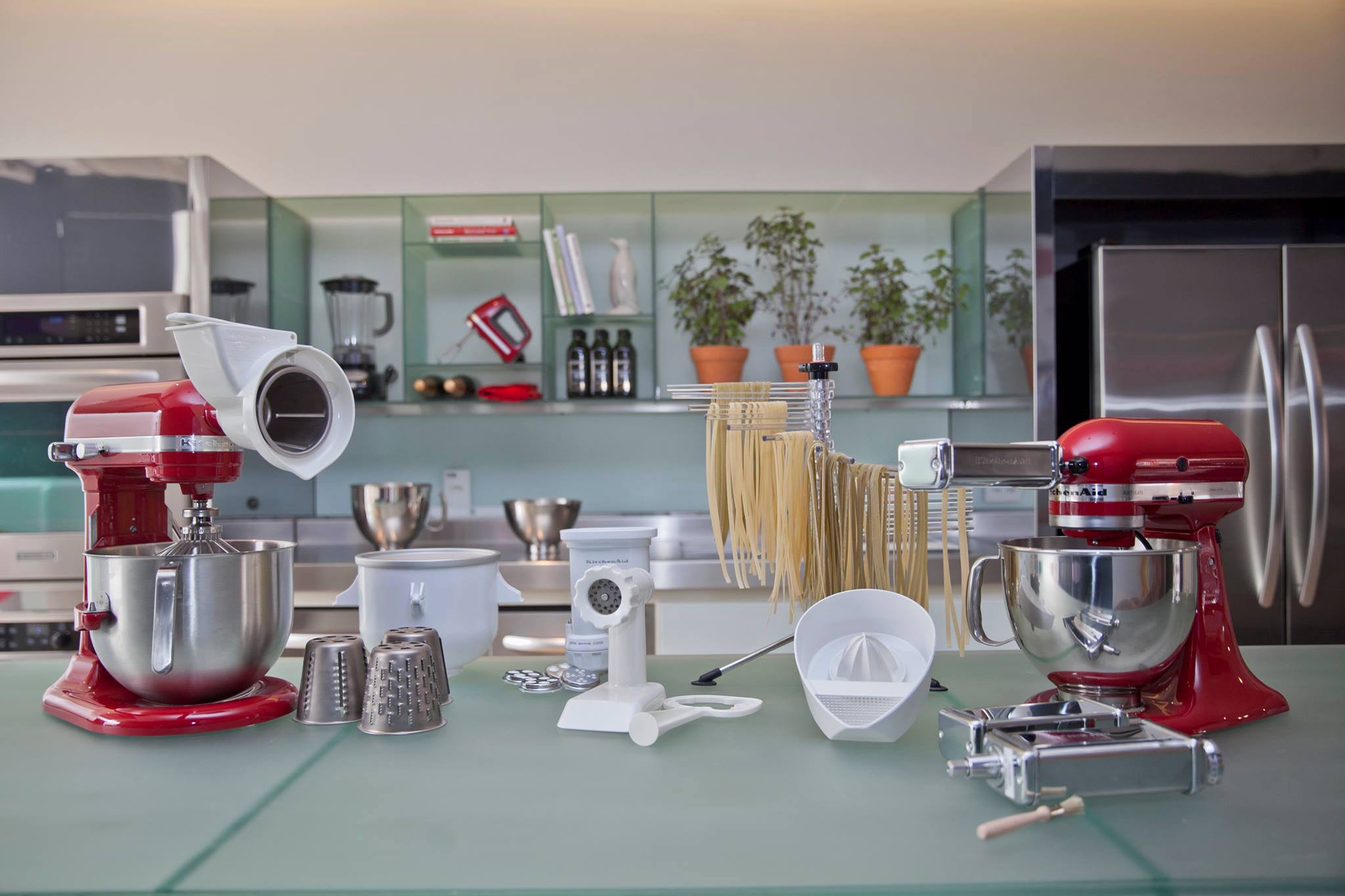 kitchenaid-artisan-5ksm7580x-robot-sur-socle-6-9-l-bol-inox-moteur-1-6-ch-rouge- image 6