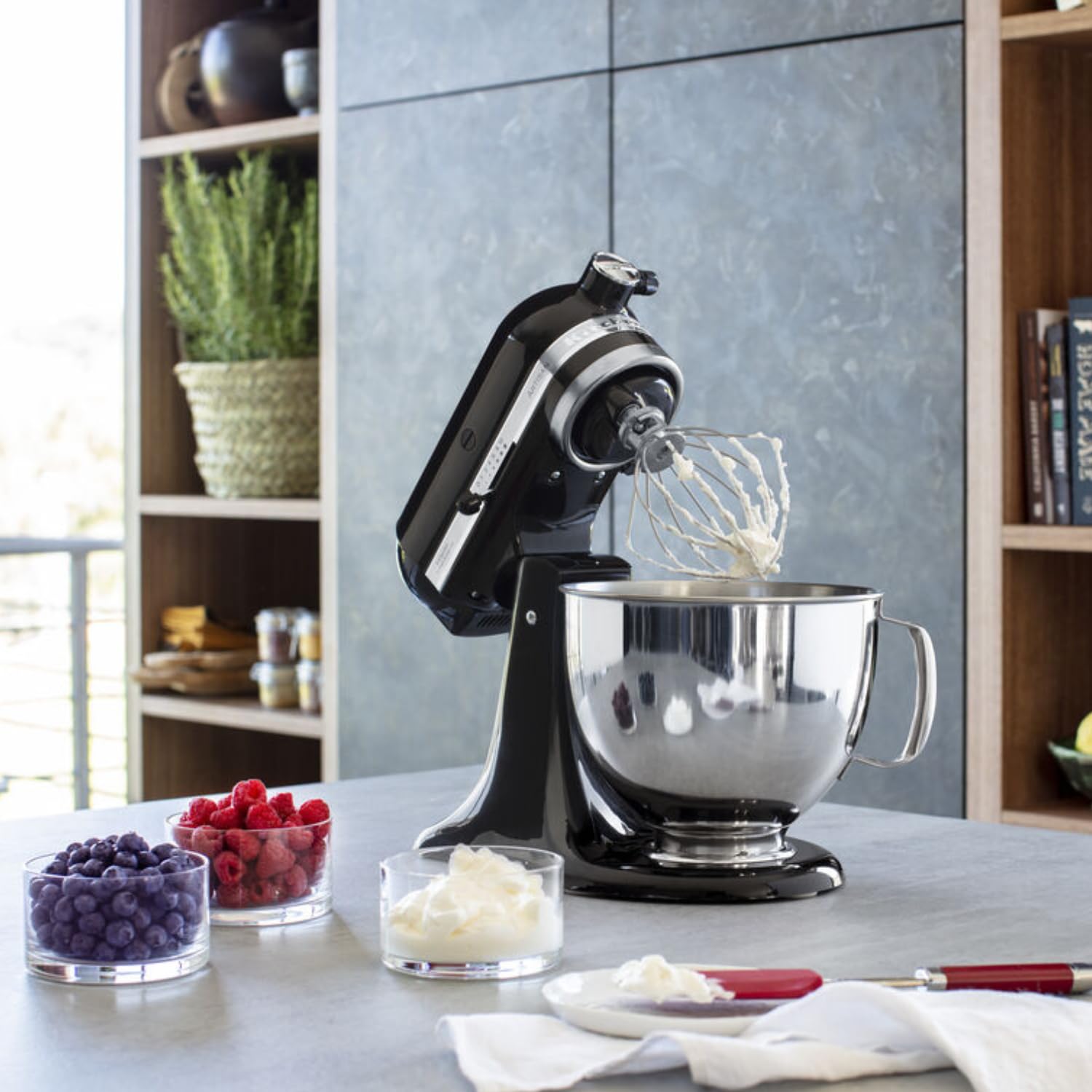 kitchenaid-artisan-5ksm125-robot-p-tissier-t-te-inclinable-4-8-l-avec-fouet-m-la image 5