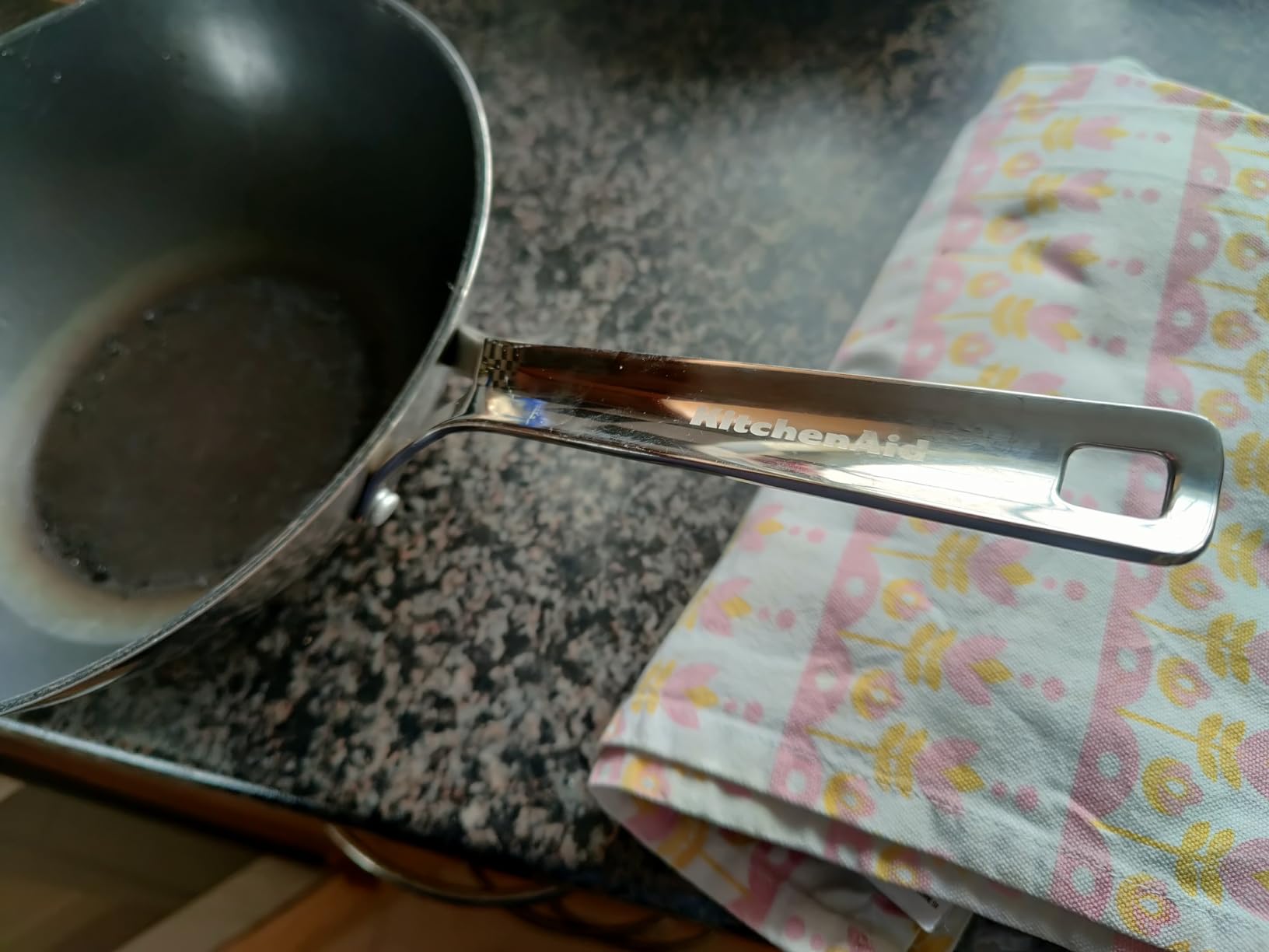 Très bon produit, poignée un peu chaude