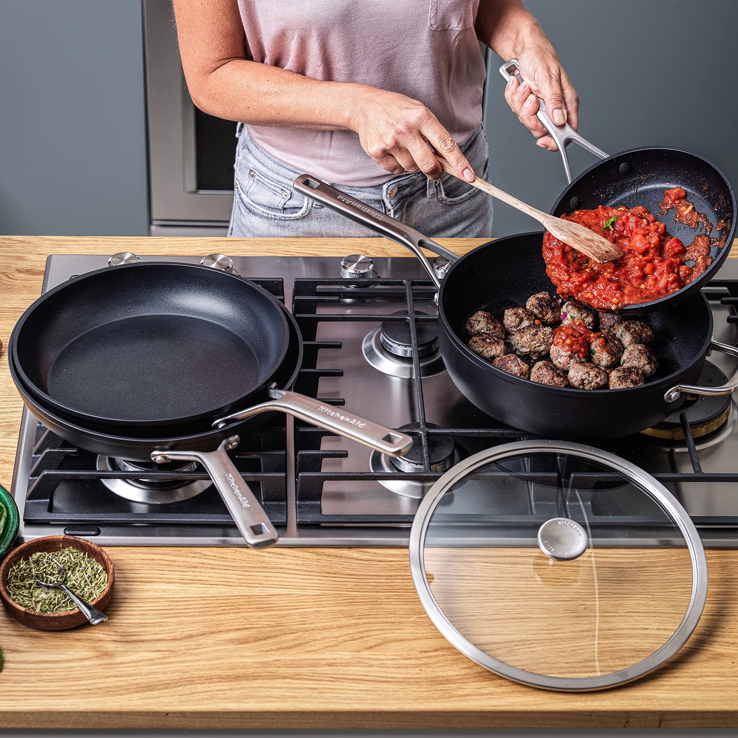 kitchenaid-forged-hardened-aluminium-sauteuse-antiadh-sive-28-cm-4-6-l-avec-couv image 5