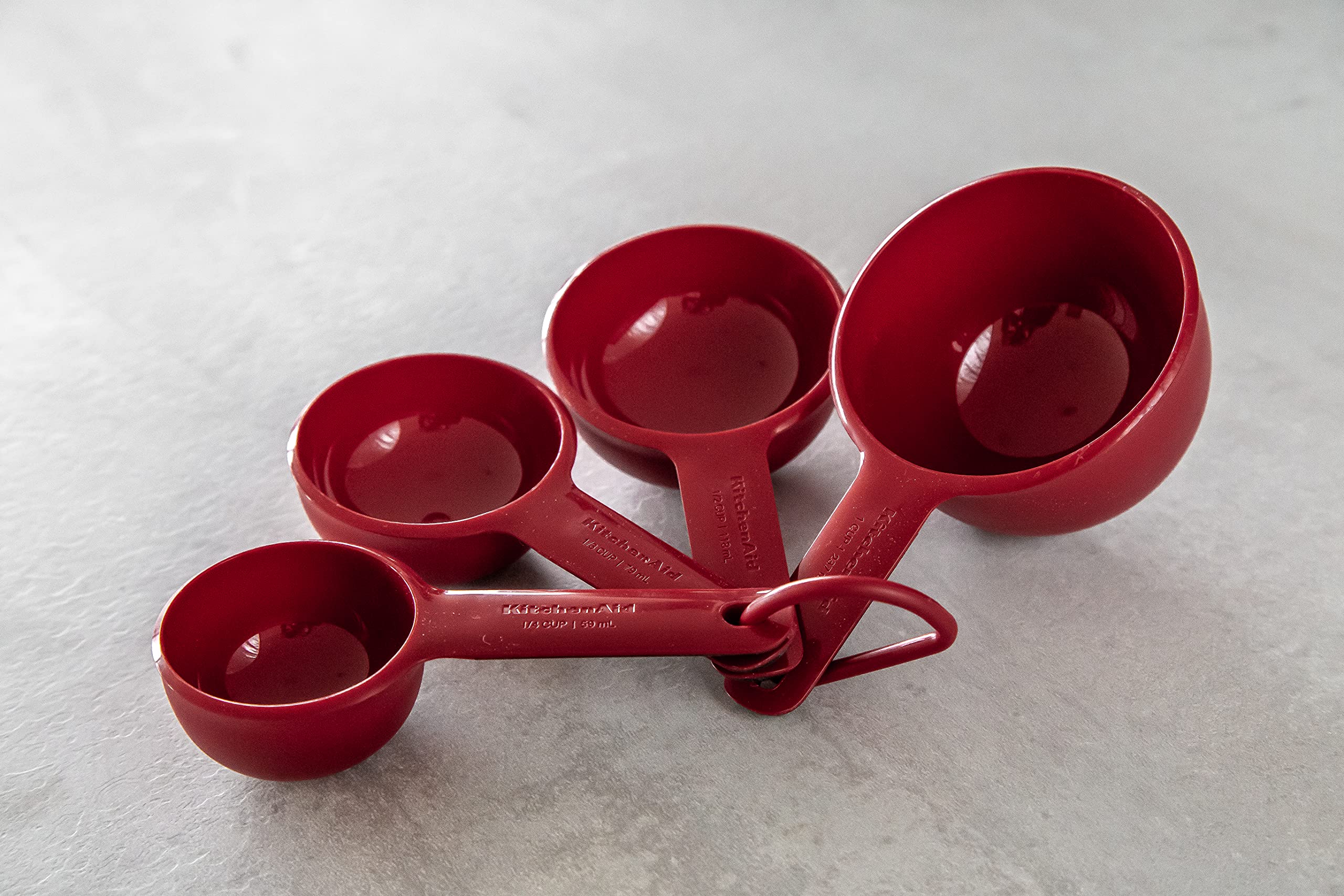 kitchenaid-set-de-4-tasses-mesurer-empilables-rouge-graduations-ml-et-conversion image 5